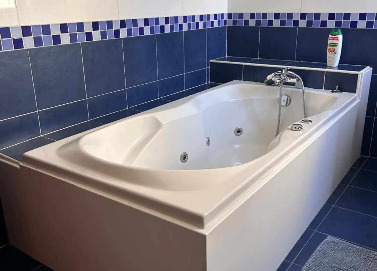Sunny 2Br Apartment In St Julians Сент Джулианс